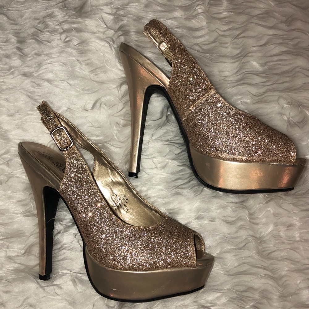 De Blossom Collections Gold Glitter Heels Sz 5.5